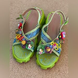 Betsy Johnson Graysen women’s sandals in green size 8.